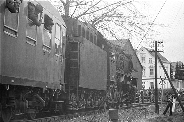 Foto:: DB 044 434-9 /  Brilon-Stadt / 08.05.1977 (Foto,Fotos,Bilder,Bild,)