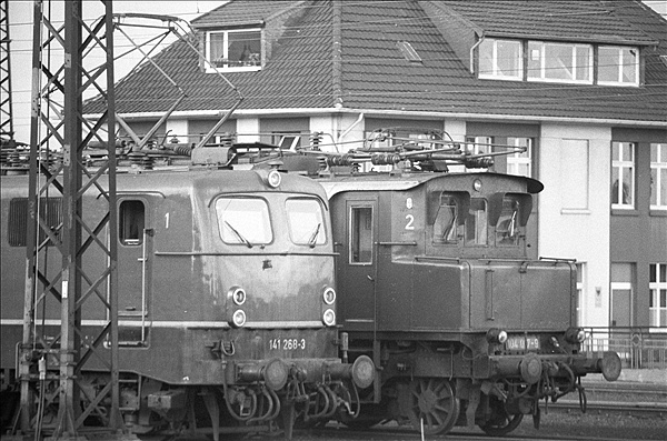 Foto:: DB 141 268-3 + DB 104 017-9 / Dortmund / 14.05.1977 (Foto,Fotos,Bilder,Bild,)