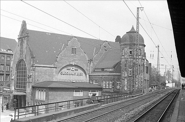 Foto:: Bahnhofsgebaeude  / Gelsenkirchen / 14.05.1977 (Foto,Fotos,Bilder,Bild,)