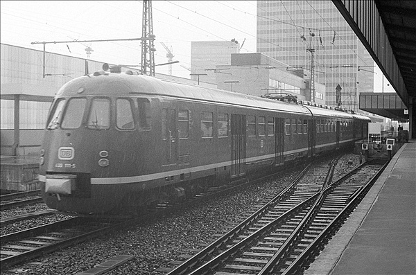 Foto:: DB 430 111-5 / Essen / 14.05.1977 (Foto,Fotos,Bilder,Bild,)