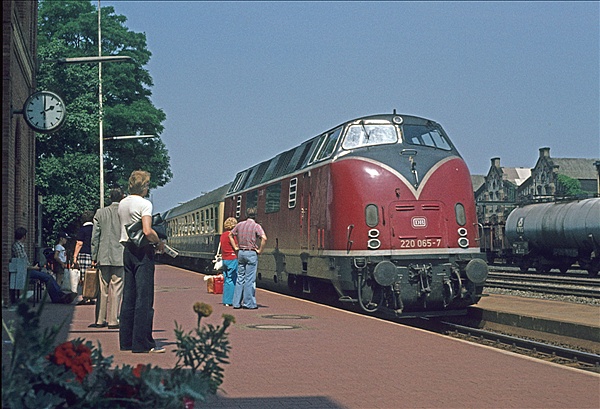 Foto:: DB 220 065-7 / Lingen / 04.07.1977 (Foto,Fotos,Bilder,Bild,)
