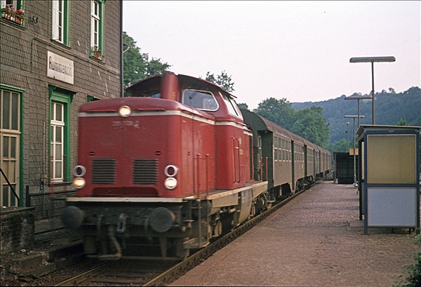 Foto:: DB 211 / Rummenohl / Juli 1977 (Foto,Fotos,Bilder,Bild,)