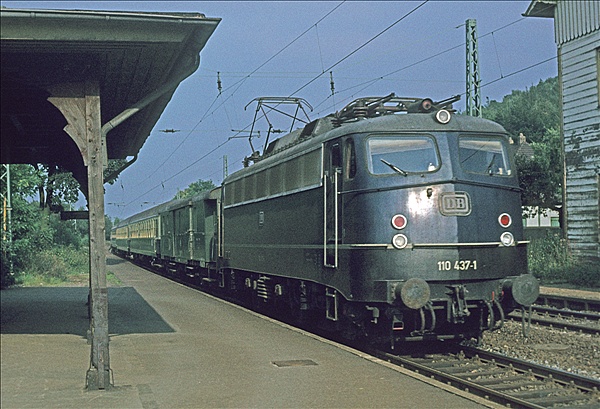 Foto:: DB 110 437-1 / Gevelsberg / September 1977 (Foto,Fotos,Bilder,Bild,)