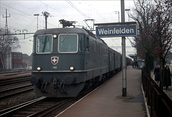 Foto:: SBB Re 4/4 II 11193 / Weinfelden / 26.12.1977 (Foto,Fotos,Bilder,Bild,)