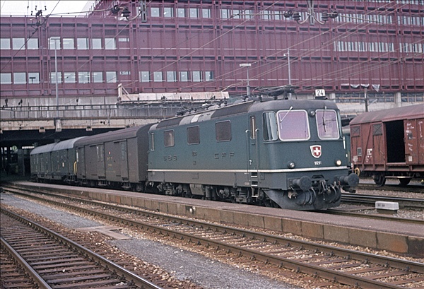 Foto:: SBB Re 4/4 II 11298 / Basel / 28.12.1977 (Foto,Fotos,Bilder,Bild,)