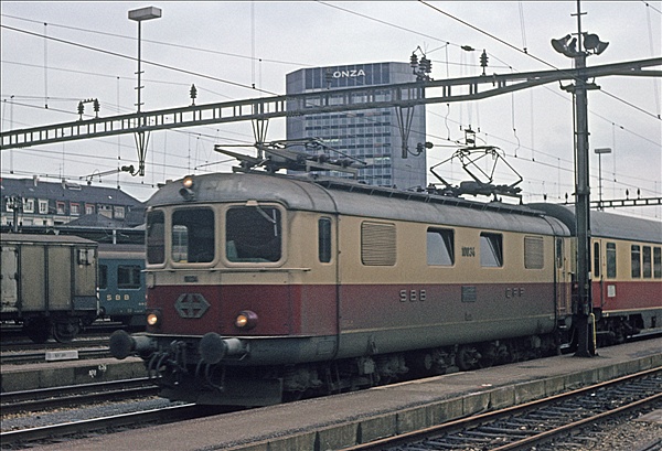 Foto:: SBB Re 4/4 I 10034 / Basel / 28.12.1977 (Foto,Fotos,Bilder,Bild,)