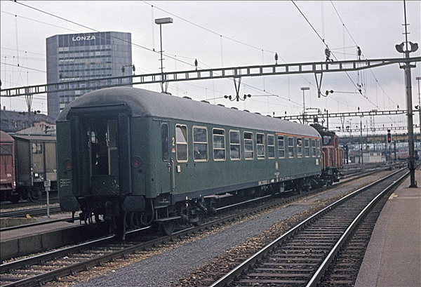 Foto:: DB Reisezugwagen / Basel / 28.12.1977 (Foto,Fotos,Bilder,Bild,)