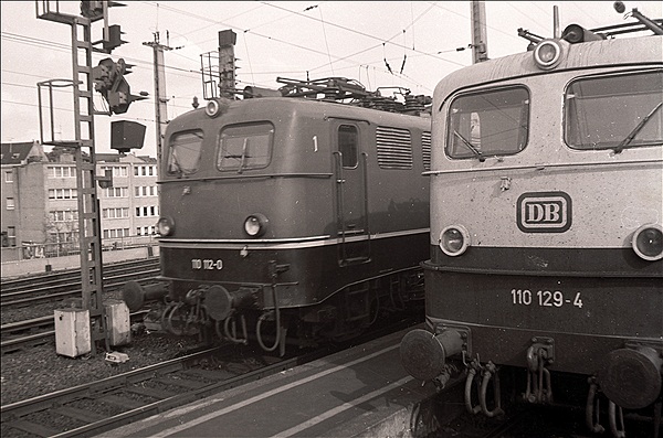 Foto:: DB 110 112-0 + DB 110 129-4 / Koeln / 29.04.1978 (Foto,Fotos,Bilder,Bild,)