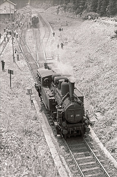 Foto:: OeBB 197.301 + OeBB 97.208 / Praebichl / 23.07.1978 (Foto,Fotos,Bilder,Bild,)