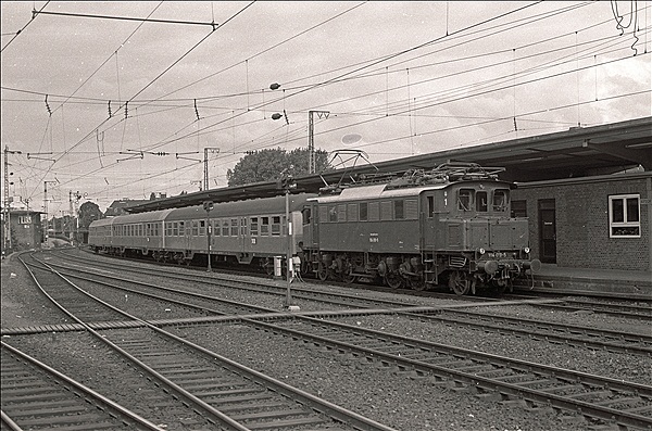 Foto:: DB 104 019-5 / Rheine / 26.08.1978 (Foto,Fotos,Bilder,Bild,)