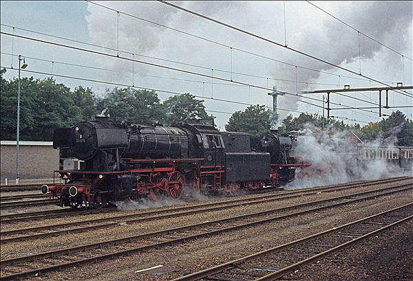 Foto:: VSM6 (ex DB 23 071) + VSM2 (ex DB 23 076) / Apeldoorn / 10.09.1978 (Foto,Fotos,Bilder,Bild,)