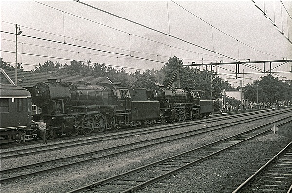Foto:: VSM6 (ex DB 23 071) + VSM2 (ex DB 23 076) / Apeldoorn / 10.09.1978 (Foto,Fotos,Bilder,Bild,)