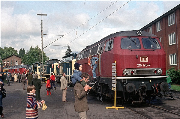 Foto:: DB 215 120-7 / Opladen / 30.09.1978 (Foto,Fotos,Bilder,Bild,)