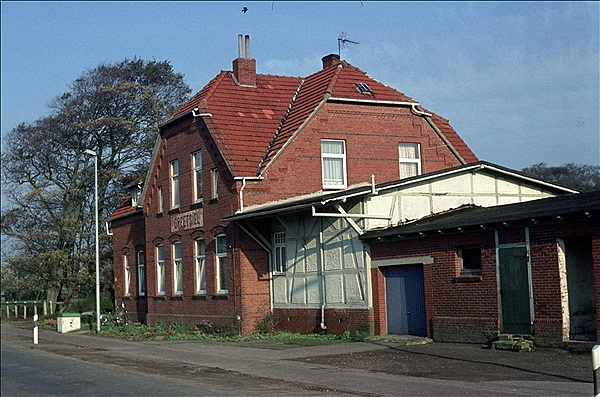 Foto:: Ehemaliges Bahnhofsgebaeude / Greetsiel / 02.10.1978 (Foto,Fotos,Bilder,Bild,)