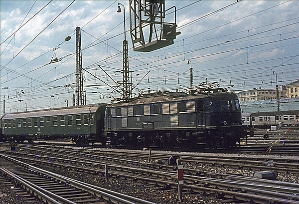 Foto:: DB 118 002-5 / Muenchen / 26.05.1979 (Foto,Fotos,Bilder,Bild,)