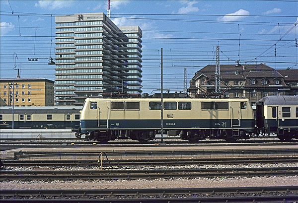 Foto:: DB 111 030-3 / Muenchen / 26.05.1979 (Foto,Fotos,Bilder,Bild,)