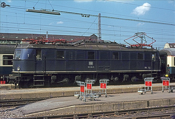 Foto:: DB 118 016-5 / Muenchen / 26.05.1979 (Foto,Fotos,Bilder,Bild,)