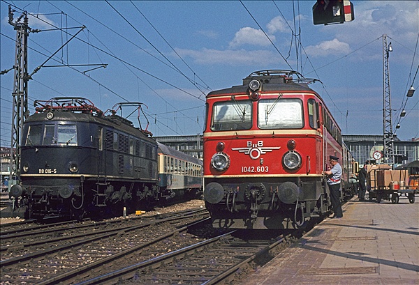 Foto:: DB 118 016-5 + OeBB 1042.603 / Muenchen / 26.05.1979 (Foto,Fotos,Bilder,Bild,)