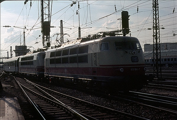 Foto:: DB 103 194-7 + DB 103 / Muenchen / 26.05.1979 (Foto,Fotos,Bilder,Bild,)