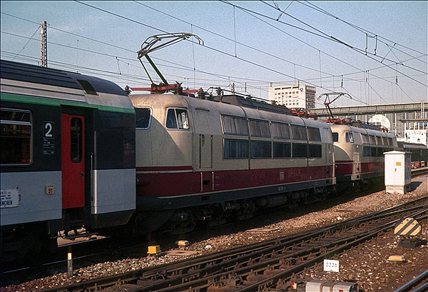 Foto:: DB 103 194-7 + DB 103 / Muenchen / 26.05.1979 (Foto,Fotos,Bilder,Bild,)