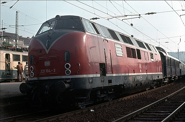 Foto:: DB 140 093-6 + DB 221 104-3 / Wuppertal / 09.06.1979 (Foto,Fotos,Bilder,Bild,)