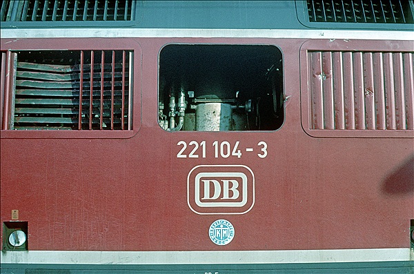 Foto:: DB 221 104-3 / Wuppertal / 09.06.1979 (Foto,Fotos,Bilder,Bild,)