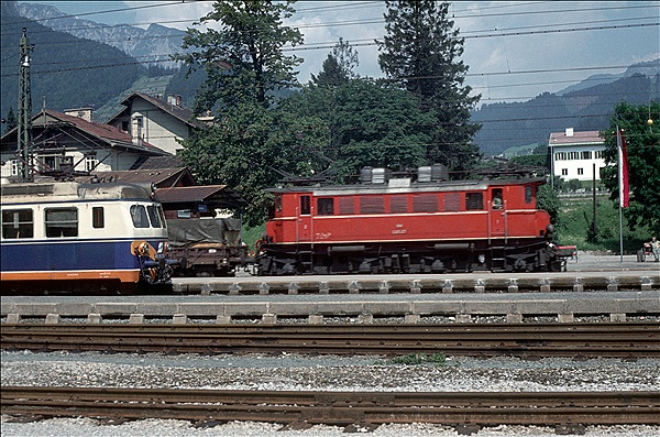 Foto:: OeBB 4030.303 + OeBB 1245.17 / Jenbach / 28.07.1979 (Foto,Fotos,Bilder,Bild,)