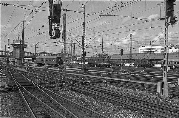 Foto:: DB 118 006-6 + DB 118 036-3 / Muenchen / 16.02.1980 (Foto,Fotos,Bilder,Bild,)