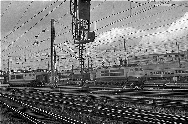 Foto:: DB 103 134-3 + DB 103 114-5 / Muenchen / 16.02.1980 (Foto,Fotos,Bilder,Bild,)