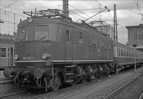 Foto:: DB 118 037-1 / Muenchen / 16.02.1980 (Foto,Fotos,Bilder,Bild,)