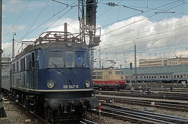 Foto:: DB 118 047-0 + DB 103 130-1 / Muenchen / 13.09.1980 (Foto,Fotos,Bilder,Bild,)