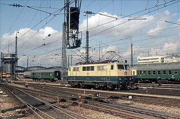 Foto:: DB 111 023-8 / Muenchen / 13.09.1980 (Foto,Fotos,Bilder,Bild,)
