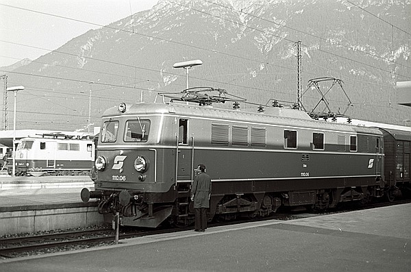Foto:: DB 111 047-7 + OeBB 1110.06 / Garmisch-Partenkirchen / 19.09.1980 (Foto,Fotos,Bilder,Bild,)