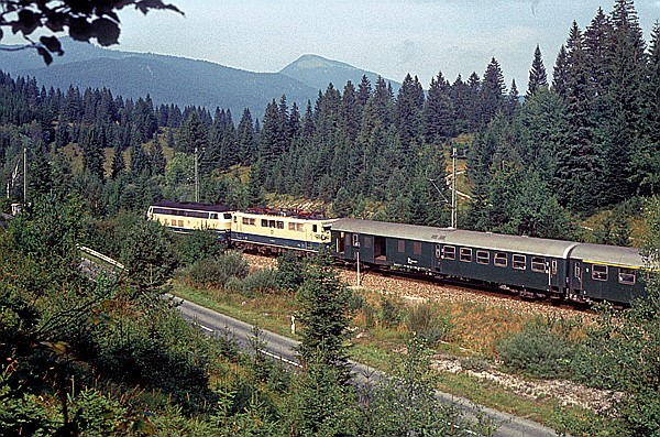 Foto:: DB 218 424-0 + DB 111 005-5 / Mittenwald / 18.09.1980 (Foto,Fotos,Bilder,Bild,)