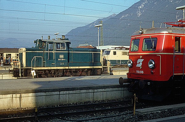 Foto:: DB 260 128-4 + DB 111 047-7 + OeBB 1110.06 / Garmisch-Partenkirchen / 19.09.1980 (Foto,Fotos,Bilder,Bild,)