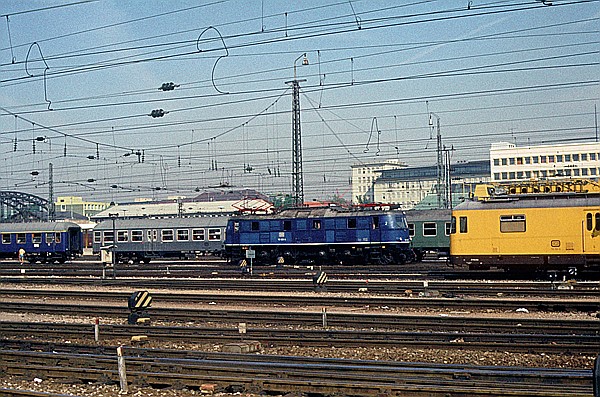 Foto:: DB 118 022-3 + DB 701 159-6 / Muenchen / 19.09.1980 (Foto,Fotos,Bilder,Bild,)