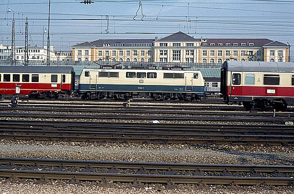 Foto:: DB 111 052-7 / Muenchen / 19.09.1980 (Foto,Fotos,Bilder,Bild,)