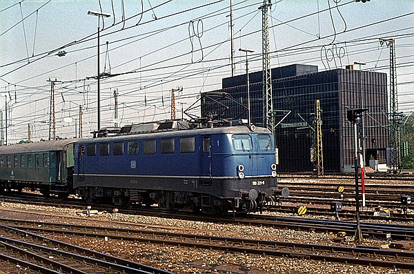 Foto:: DB 110 221-9 / Stuttgart / 19.09.1980 (Foto,Fotos,Bilder,Bild,)