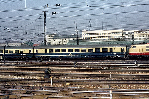 Foto:: 2. Klasse Grossraumwagen Bpmz / Muenchen / 22.09.1980 (Foto,Fotos,Bilder,Bild,)