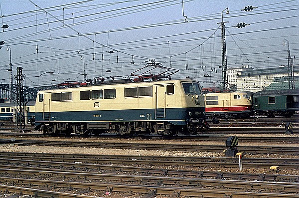 Foto:: DB 111 049-3 / Muenchen / 22.09.1980 (Foto,Fotos,Bilder,Bild,)