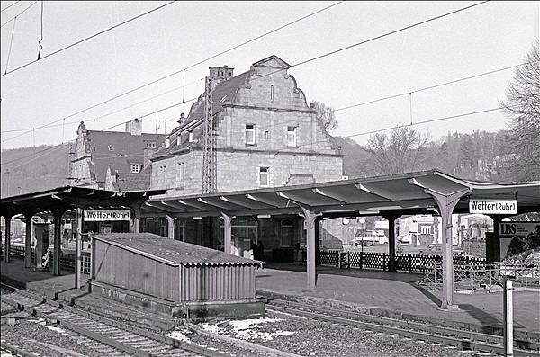 Foto:: Bahnhofsgebaeude / Wetter / Dezember 1980 (Foto,Fotos,Bilder,Bild,)