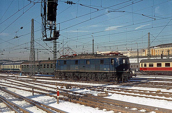 Foto:: DB 118 034-8 / Muenchen / 30.12.1980 (Foto,Fotos,Bilder,Bild,)