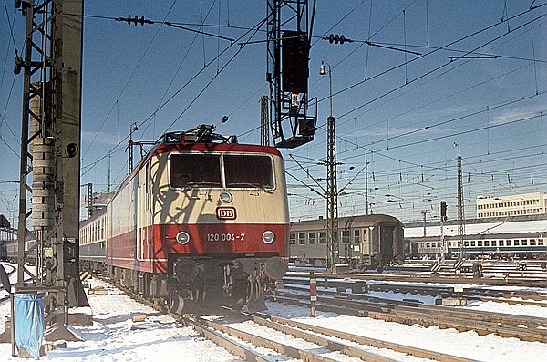 Foto:: DB 120 004-7 / Muenchen / 30.12.1980 (Foto,Fotos,Bilder,Bild,)