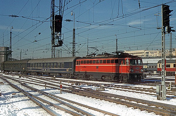 Foto:: OeBB 1042.619 / Muenchen / 30.12.1980 (Foto,Fotos,Bilder,Bild,)
