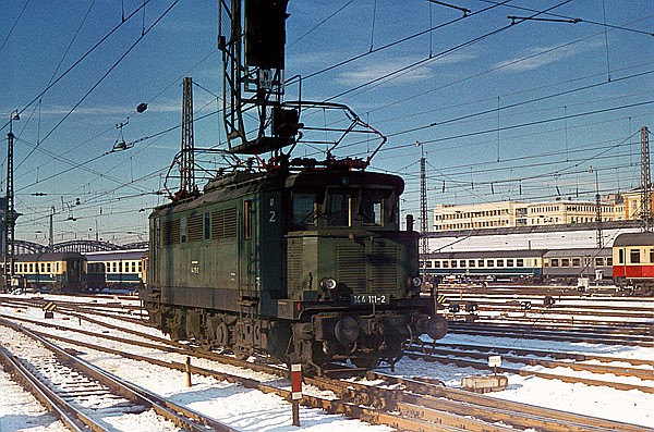 Foto:: DB 144 111-2 / Muenchen / 30.12.1980 (Foto,Fotos,Bilder,Bild,)