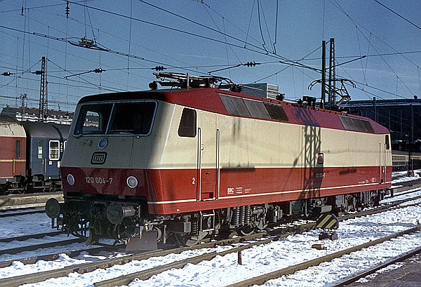 Foto:: DB 120 004-7 / Muenchen / 30.12.1980 (Foto,Fotos,Bilder,Bild,)