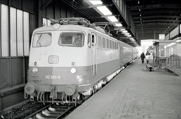 Foto:: DB 112 310-8 / Duesseldorf / Januar 1981 (Foto,Fotos,Bilder,Bild,)