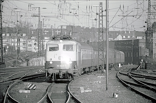 Foto:: DB 110 363-9 / Duesseldorf / Januar 1981 (Foto,Fotos,Bilder,Bild,)