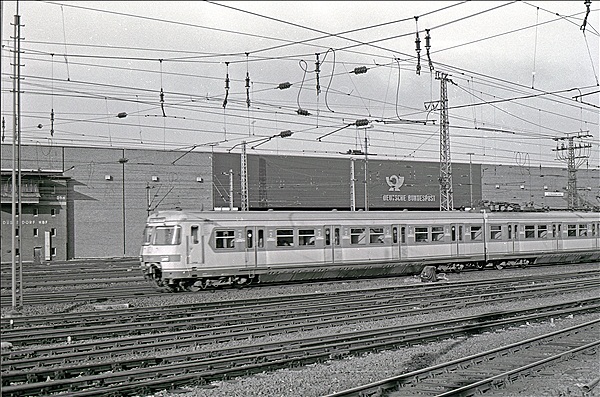 Foto:: DB 420 / Duesseldorf / Januar 1981 (Foto,Fotos,Bilder,Bild,)