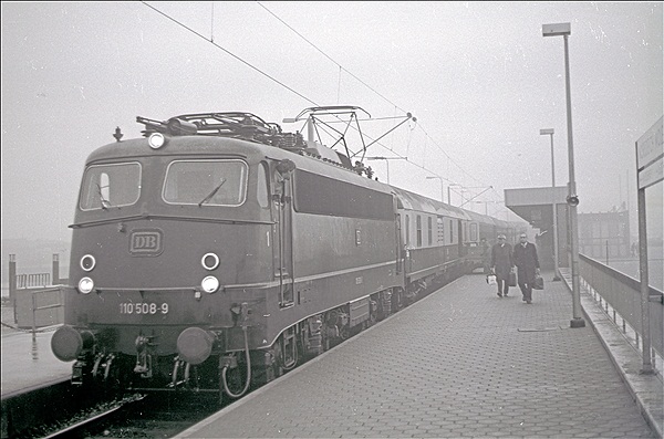 Foto:: DB 110 508-9 / Norddeich-Mole / 01.02.1981 (Foto,Fotos,Bilder,Bild,)